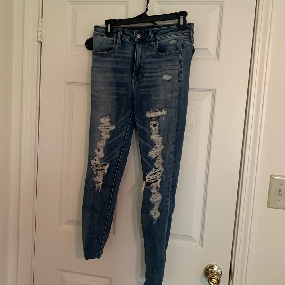 Distressed skinny jeans
